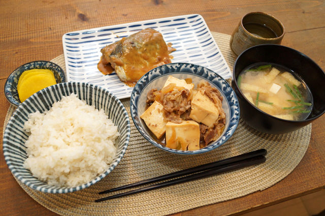 風立ちぬの鯖の味噌煮　風立ちぬの肉豆腐　スタジオジブリの風立ちぬに登場する定食　アニメに登場する食べ物の再現　アニメのご飯を作ってみた　ご飯に合う肉豆腐　前田未希