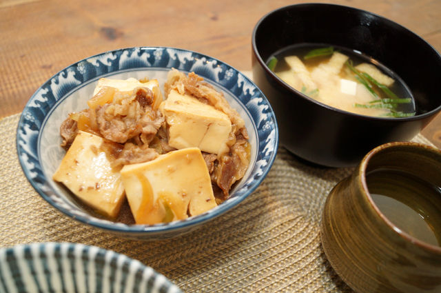 風立ちぬの鯖の味噌煮　風立ちぬの肉豆腐　スタジオジブリの風立ちぬに登場する定食　アニメに登場する食べ物の再現　アニメのご飯を作ってみた　前田未希　ご飯が進む肉豆腐
