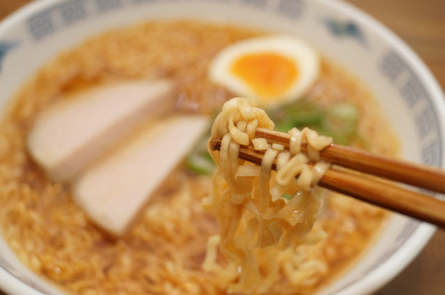 スタジオジブリの食べ物 ビストロ・アニメシの料理 前田未希 前田未希の料理 アニメのごはんを再現 アニメやマンガの再現レシピ アニメに出てくる美味しそうな食べ物 崖の上のポニョのハム 崖の上のポニョのハム入りラーメン 燻製や手づくりハムの作り方