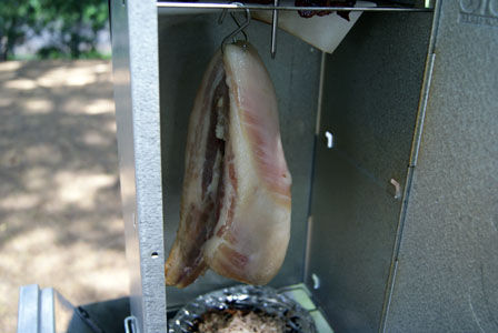 ビストロ・アニメシ ハウルの動く城 マルクルのベーコンエッグ お肉、ベーコンの正しい吊るし方