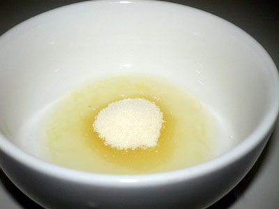 ビストロ・アニメシ　ライオンキング　ハクナマタタ　虫を食べる