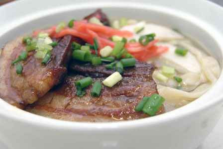 ビストロ・アニメシ　エウレカAO　村さ黄の沖縄そば　ソーキそば　ラフテーの作り方