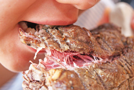 ビストロ・アニメシ　はじめ人間ギャートルズ　マンガ肉　マンモスの肉　ローストビーフの作り方