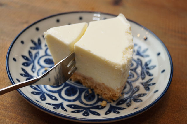 ビストロ・アニメシ　前田未希　繕い裁つ人のレアチーズケーキ　レアチーズケーキのレシピ　なめらか濃厚レアチーズケーキの作り方　漫画の料理の再現