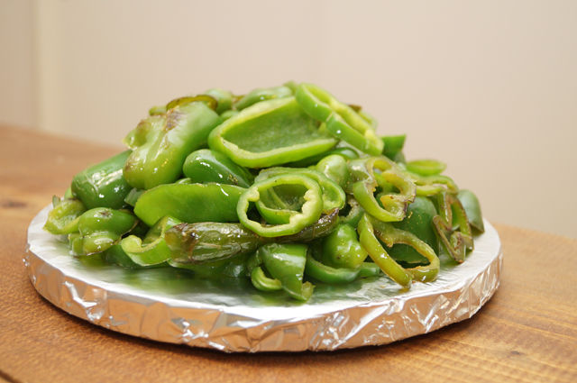 クレヨンしんちゃんの食べ物　ピーマン炒めを再現　アニメの食べ物を作る　前田未希のレシピ　クレヨンしんちゃんガチンコ!逆襲のロボとーちゃんのピーマン炒め　ビストロアニメシ　漫画飯