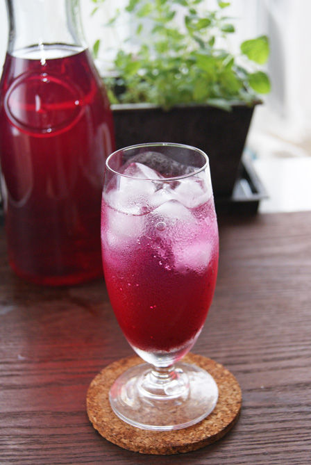 借りぐらしのアリエッティ　アリエッティの紫蘇ジュース　紫蘇ジュースの作り方　ホミリーの紫蘇ジュース　赤しそのレシピ　赤シソでジュース作り　夏バテに効くレシピ