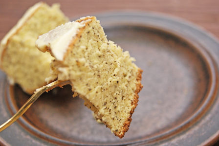 スタジオジブリ　千と千尋の神隠しに出てくるケーキ　銭婆のケーキ　バターケーキの作り方　紅茶ケーキのレシピ　ビストロ・アニメシ