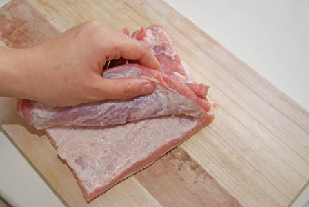 ビストロ・アニメシ　マンモスの肉　輪切り　はじめ人間ギャートルズ