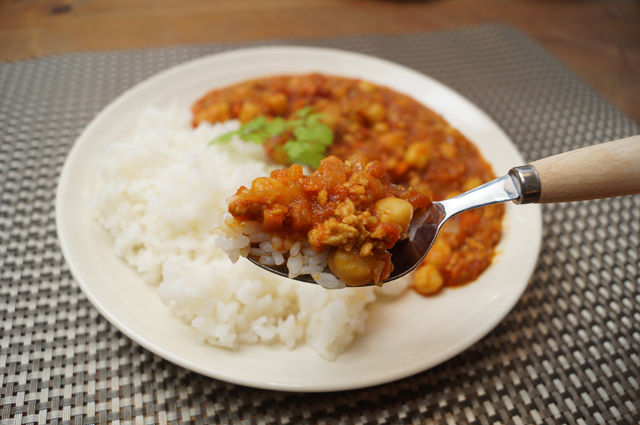 ビストロ・アニメシ　前田未希　きみはペット　ガンバルゾーカレーのレシピ　豆のカレーの作り方　漫画やアニメの料理の再現