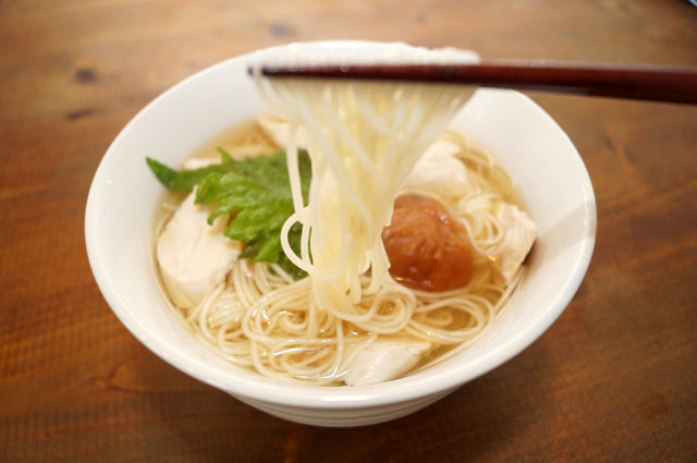 ちびまる子ちゃんの山根くんちのにゅうめん ちびまる子ちゃんのにゅうめん ちびまる子ちゃんの料理を作ってみた ビストロアニメシの料理 アニメや漫画のレシピ 前田未希のレシピ