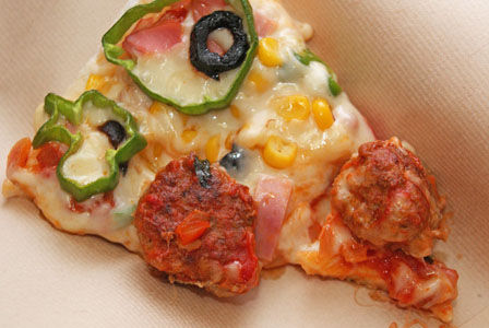 ミートボールのせピザ アメリカ流ピザ ビストロ・アニメシ NYピザ ニューヨークスタイルピザ ミュータント・タートルズ タートルズのピザ